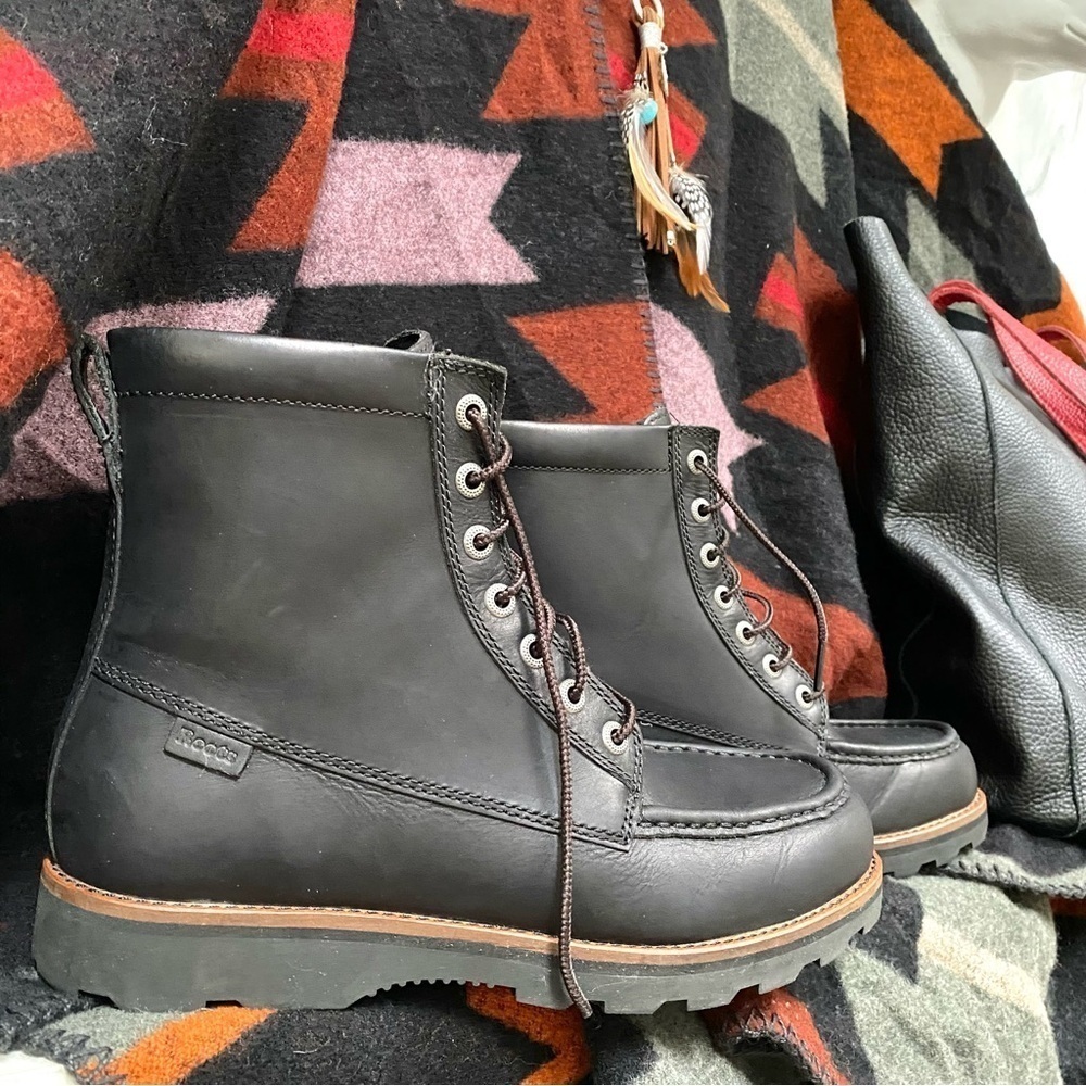 ROOTS leather winter boots w cabin cottage vibe unisex - Picture 1 of 15